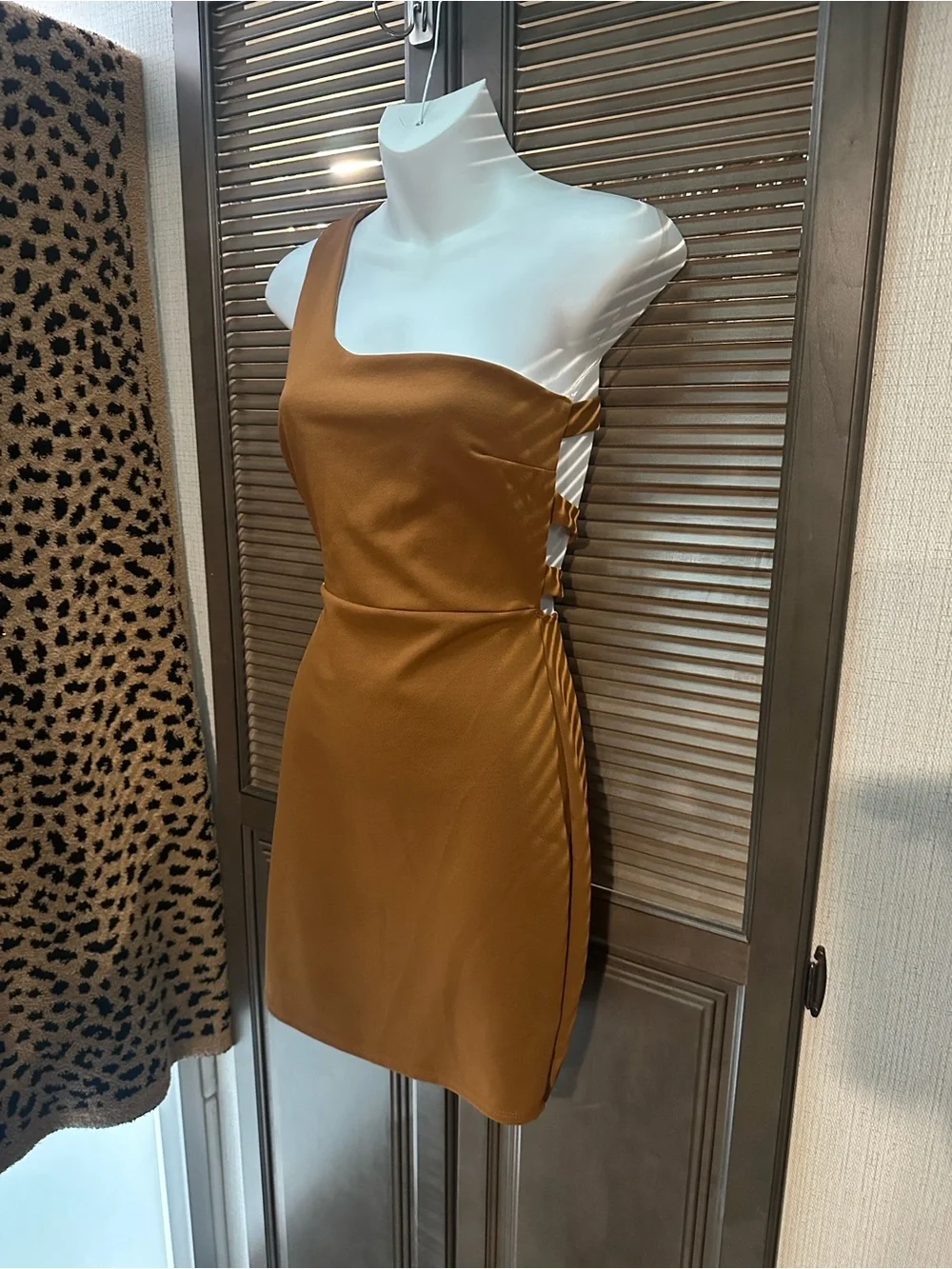 One-Shoulder Caramel Bodycon Dress - Picture 3 of 4